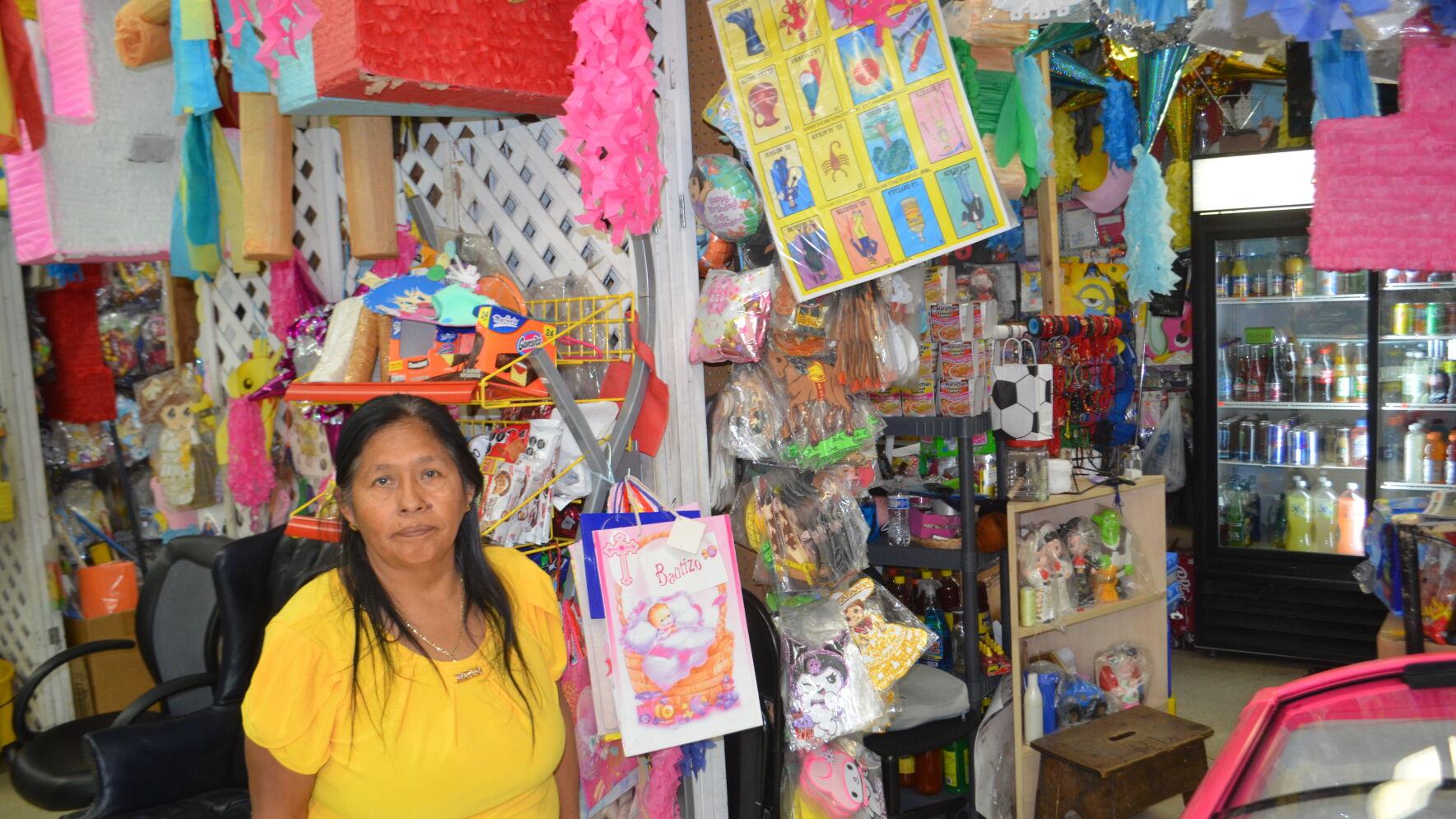 Rumores de redadas ahuyentan a clientes de mercados latinos de Phoenix